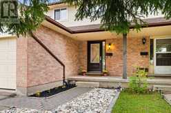 647 PINEROW CRESCENT | Waterloo Ontario | Slide Image Two
