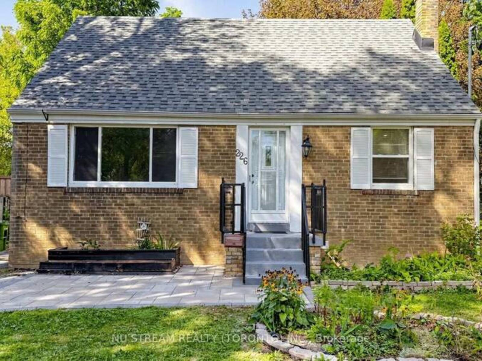 226 OAKRIDGE DRIVE, Toronto, Ontario M1M 2B3
