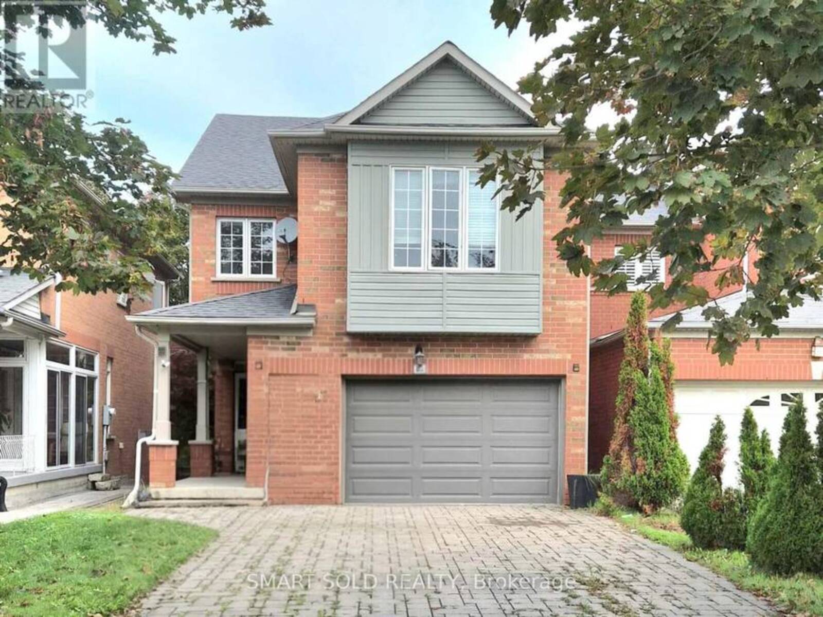 82 BALLYMORE DRIVE, Aurora, Ontario L4G 7E6