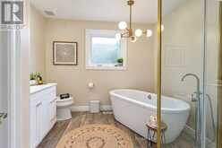 648 MOSSBANK COURT | Newmarket Ontario | Slide Image Thirteen