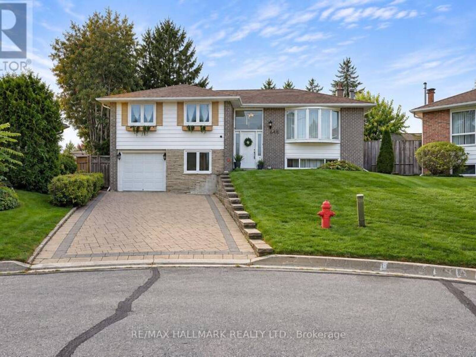 648 MOSSBANK COURT, Newmarket, Ontario L3Y 3B1