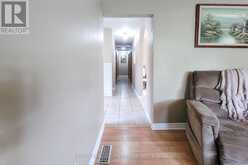 137 EAST 16TH STREET | Hamilton Ontario | Slide Image Ten