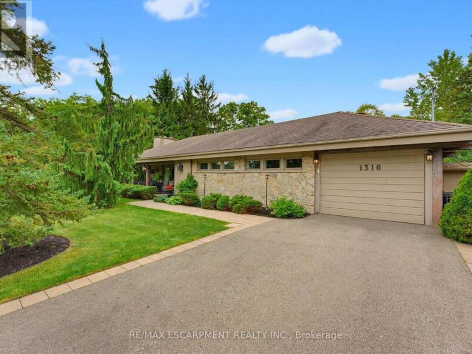 1316 NEVARC DRIVE, Burlington, Ontario L7R 3X5