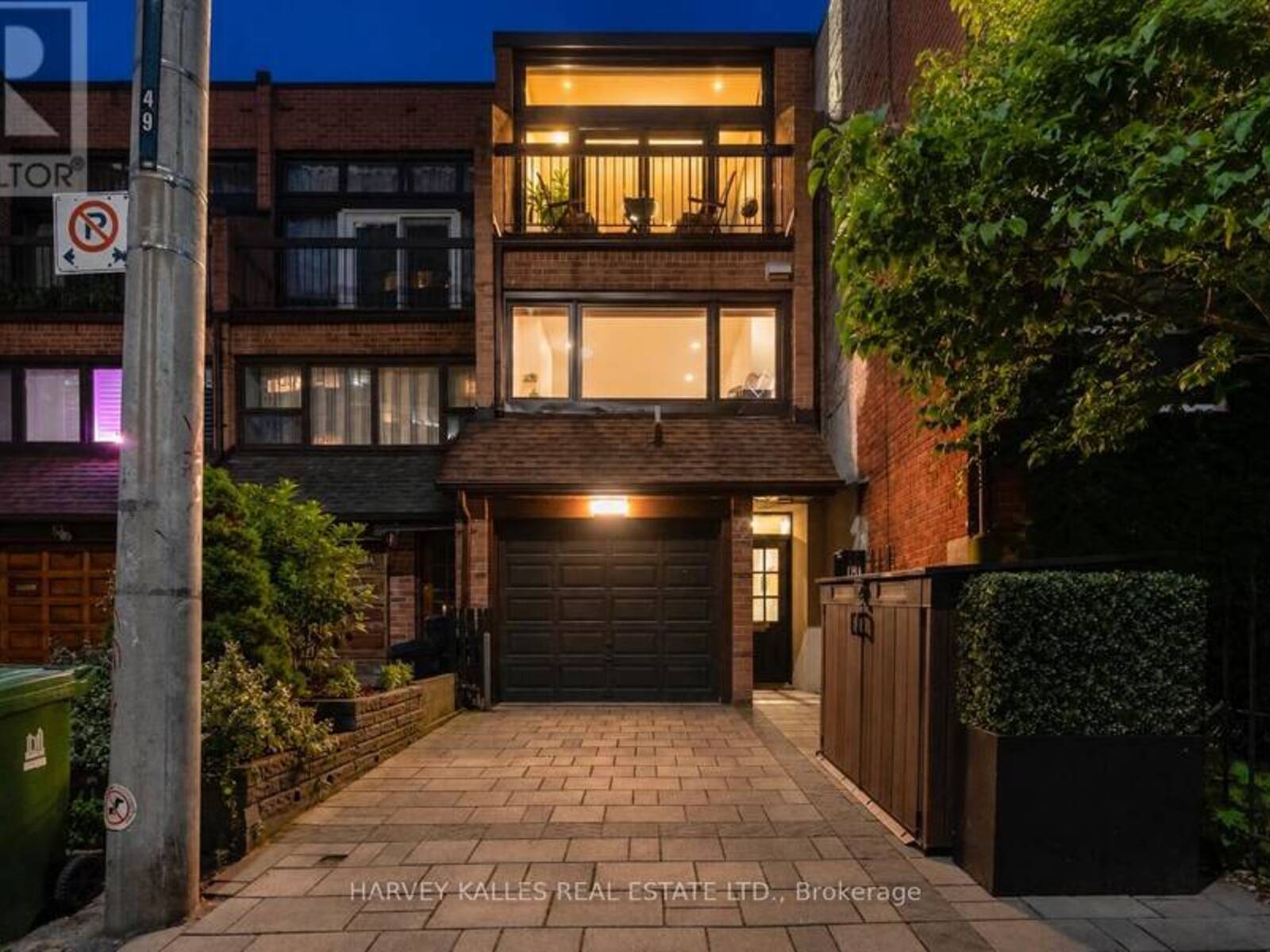 49 GRANBY STREET, Toronto, Ontario M5B 1H8