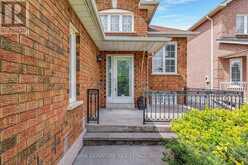 30 GRACEVIEW COURT | Vaughan Ontario | Slide Image Three