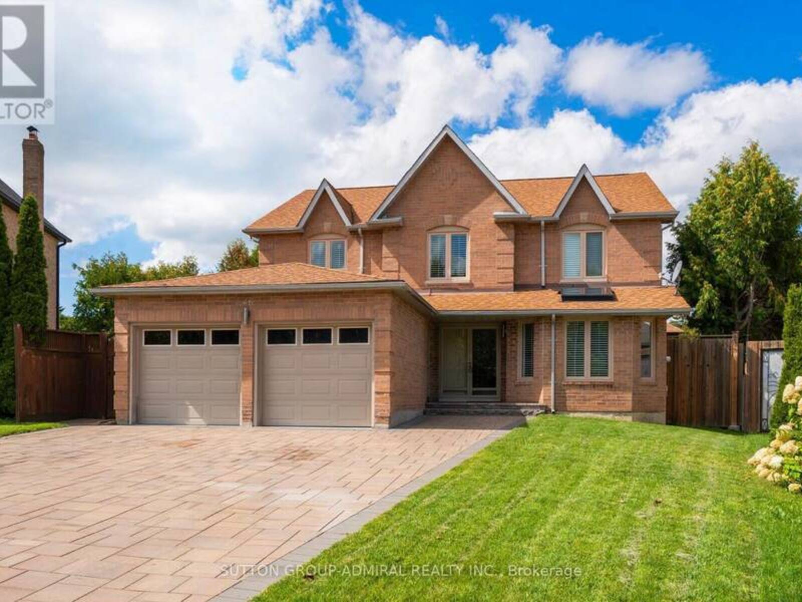 26 ALBERY CRESCENT, Aurora, Ontario L4G 5R7
