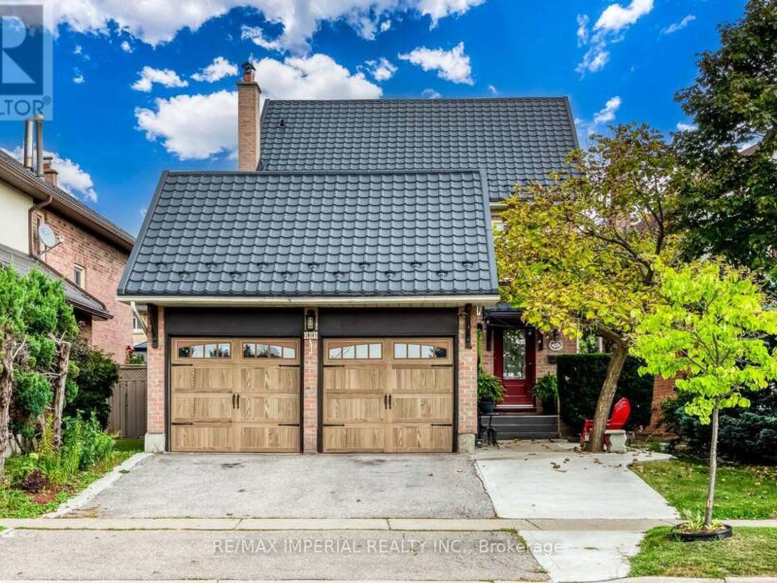 301 KINGSBRIDGE GARDEN CIRCLE, Mississauga, Ontario L5R 1L2