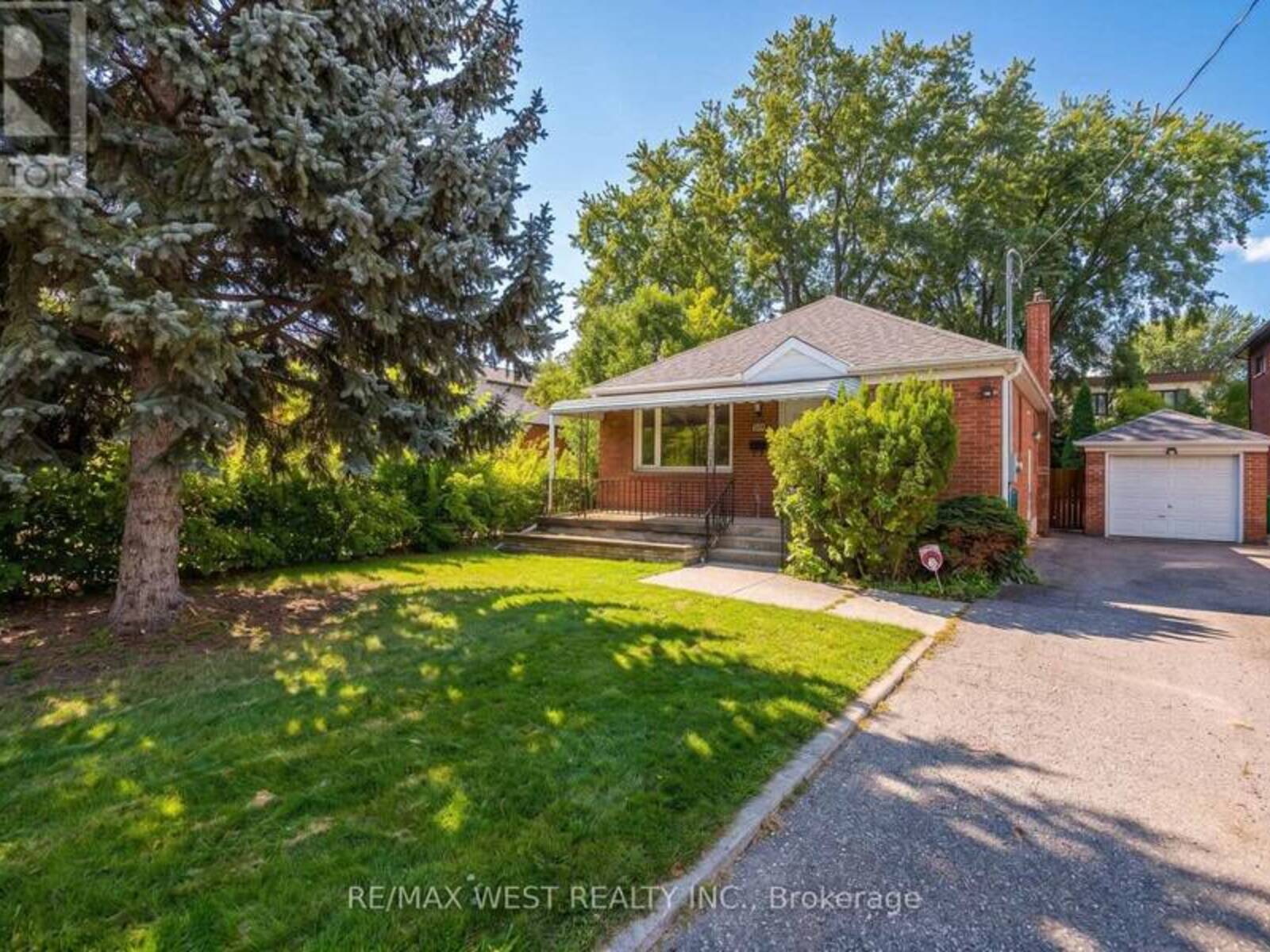 32 PINE AVENUE N, Mississauga, Ontario L5H 2P8