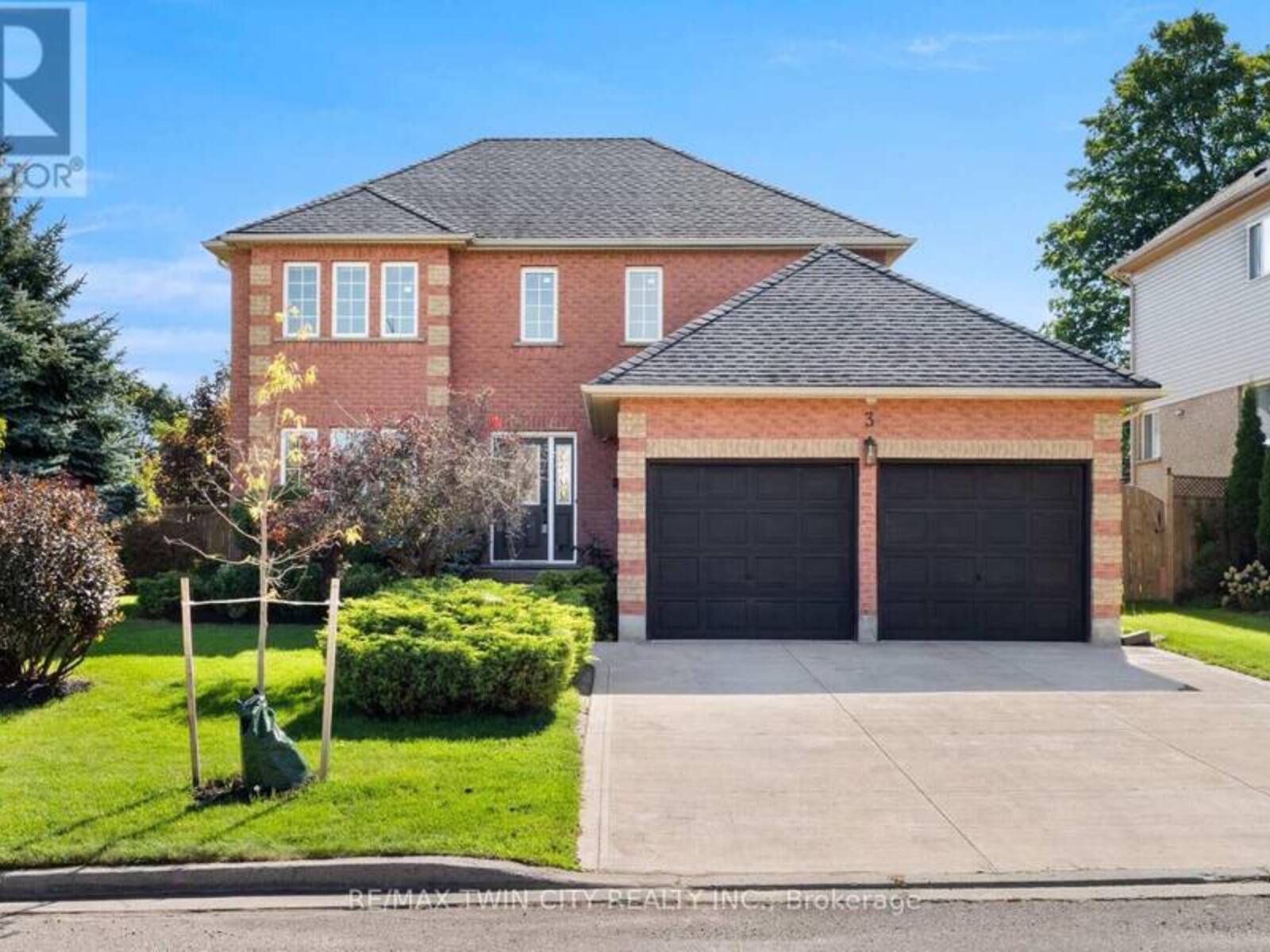 3 GREENCROFT COURT, Kitchener, Ontario N2N 3H6