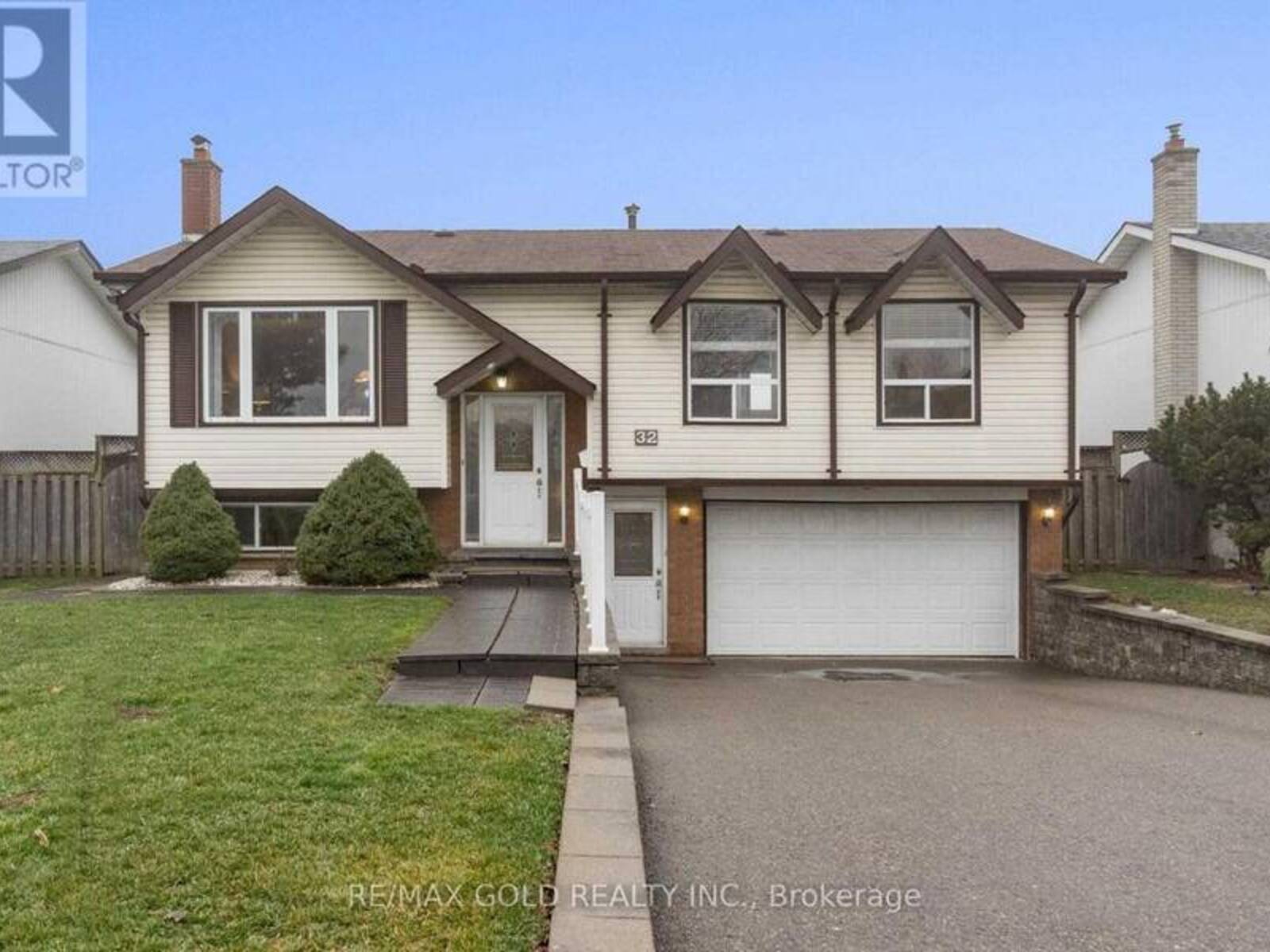 32 GLENFOREST ROAD, Brampton, Ontario L6S 1K6