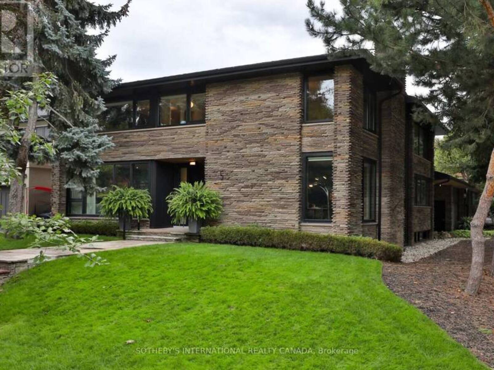 5 OVERDALE ROAD, Toronto, Ontario M6B 3E9