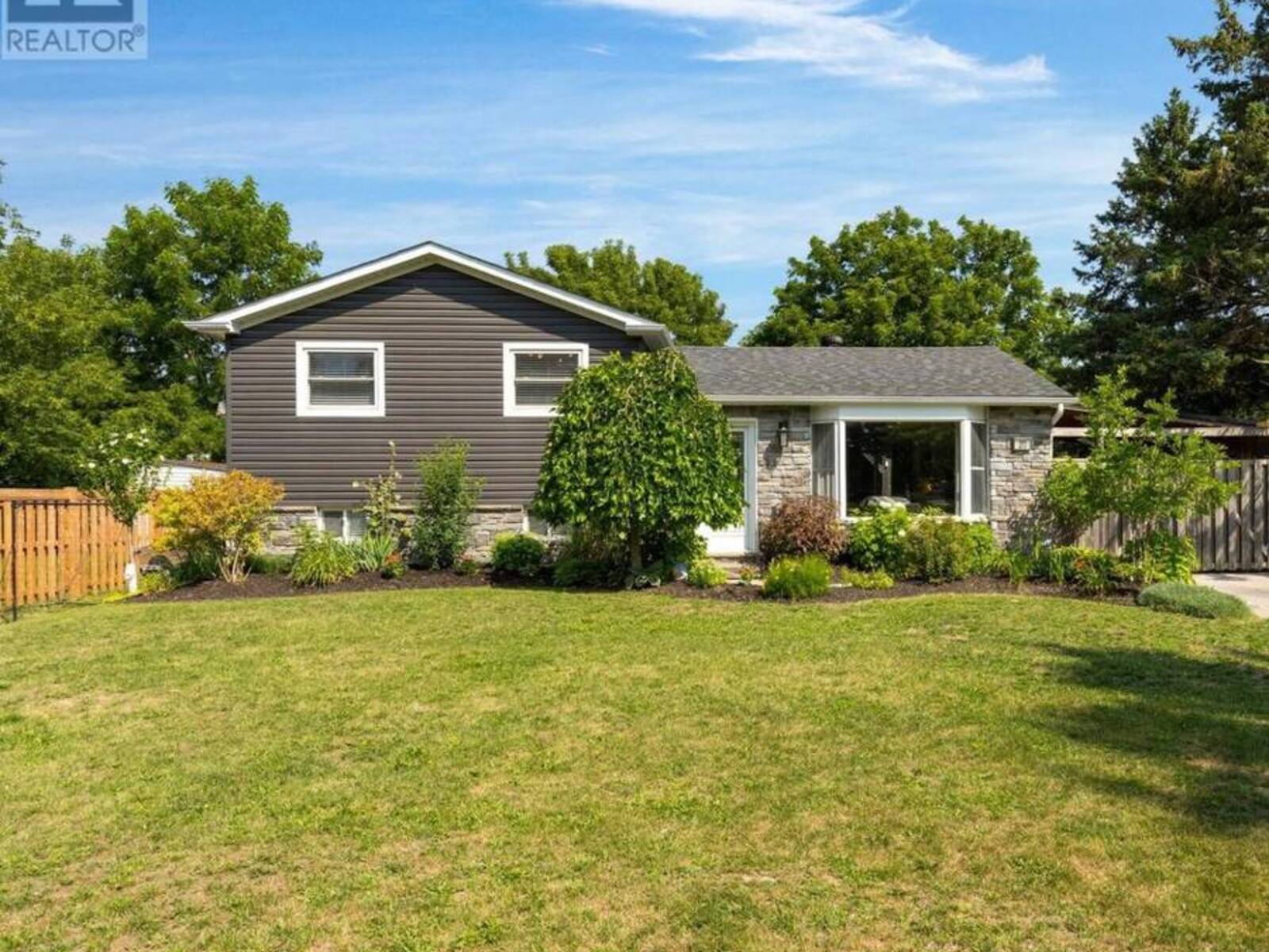 213 CENTRE STREET, Angus, Ontario L0M 1B0