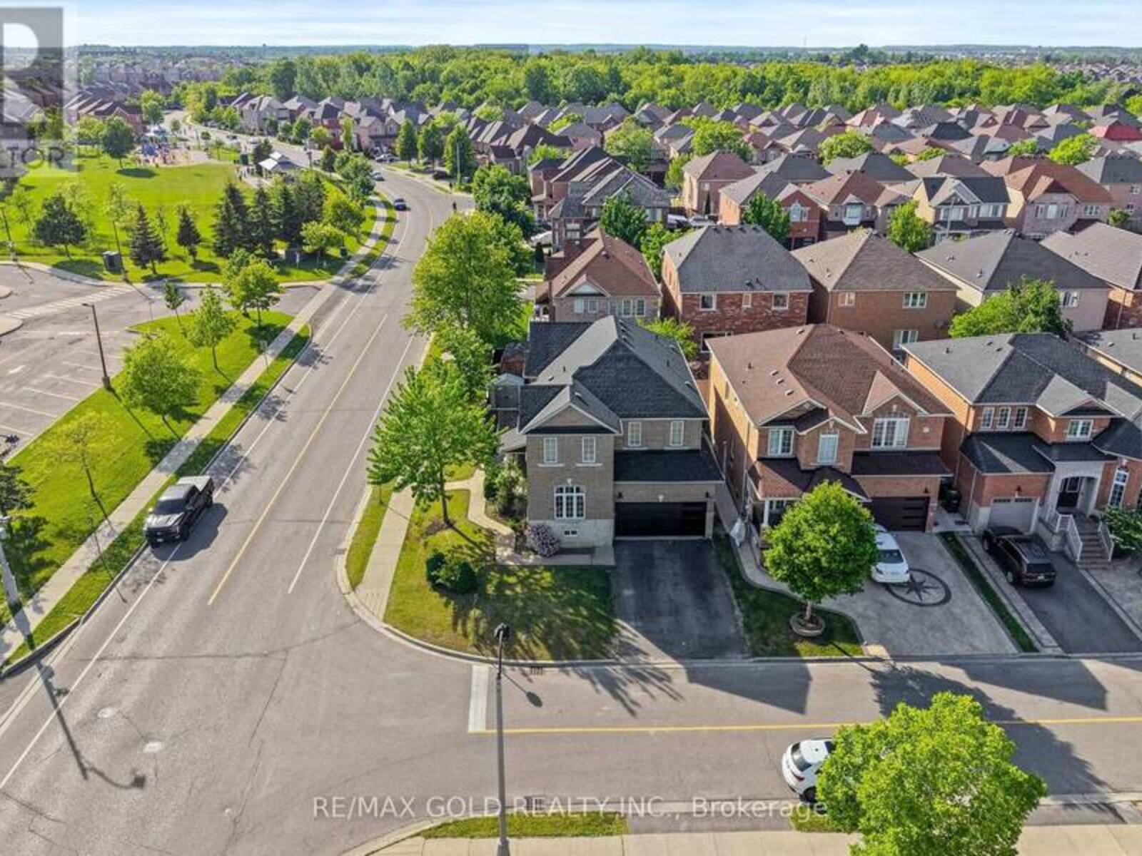261 MOUNTAINASH ROAD, Brampton, Ontario L6R 3M3