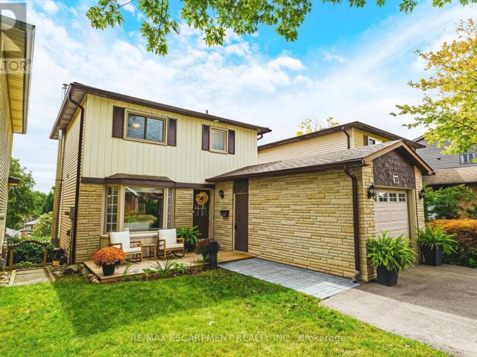 19 HILLSDALE COURT, Dundas, Ontario L9H 6H1