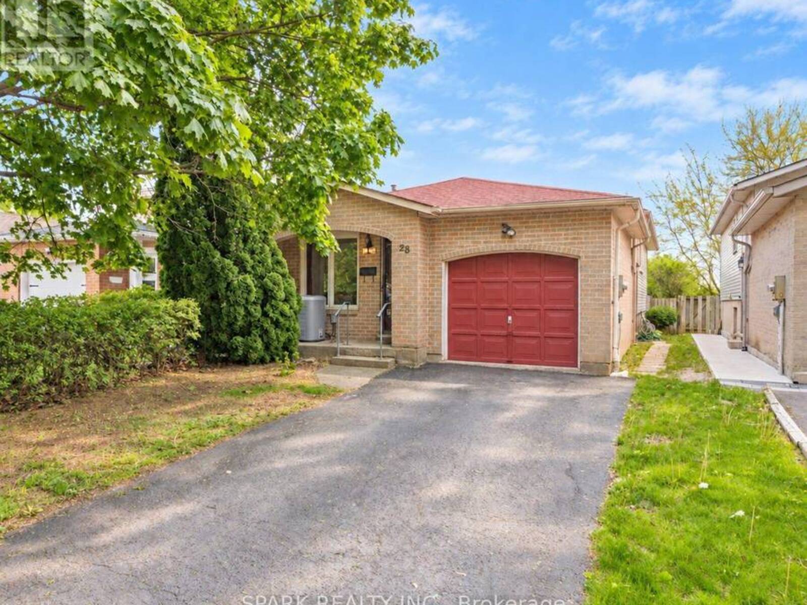 28 LAMPMAN CRESCENT, Thorold, Ontario L2V 4K7