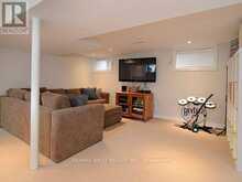 811 COXWELL AVENUE | Toronto Ontario | Slide Image Thirteen