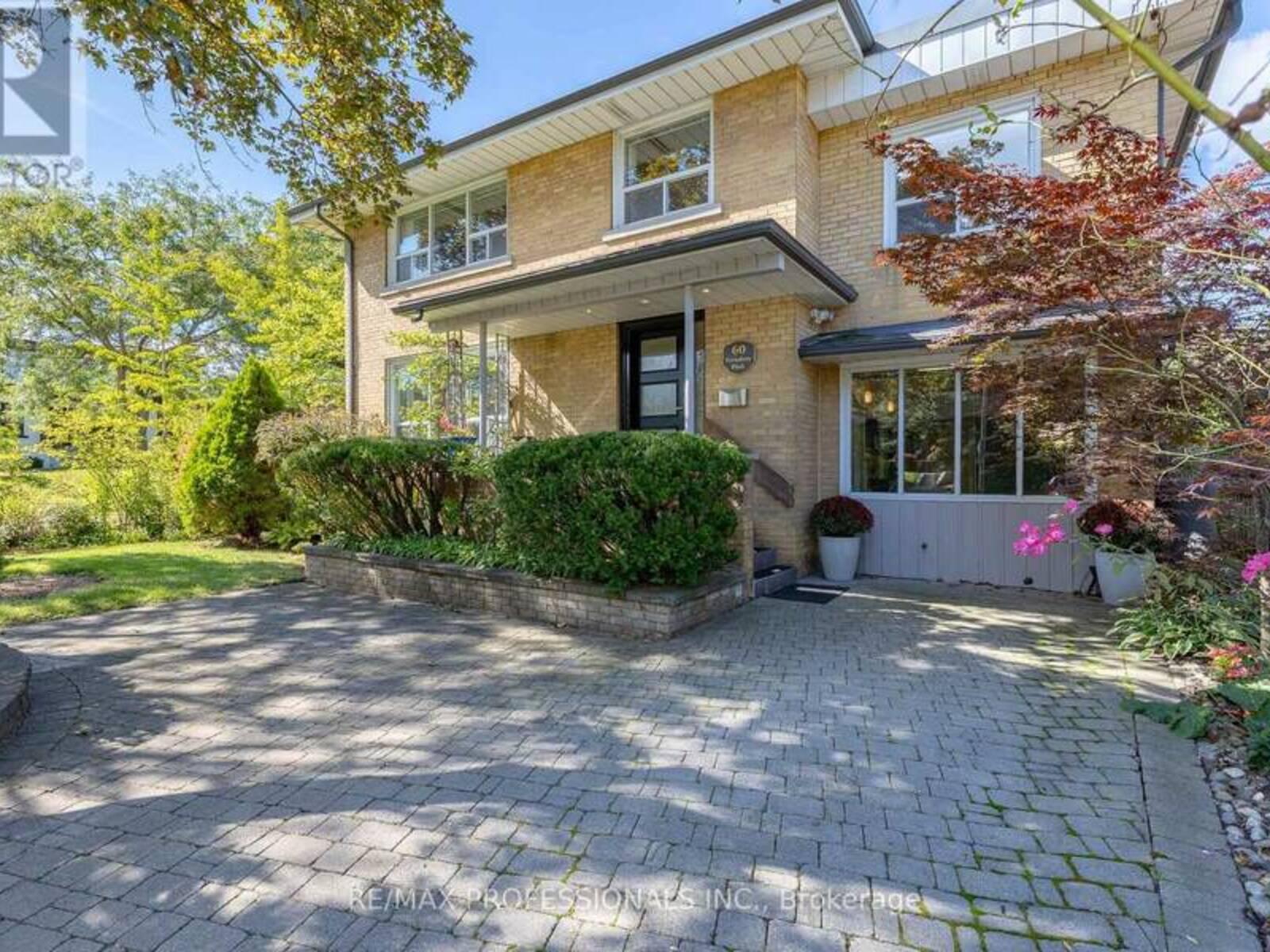 60 FERNALROY BOULEVARD, Toronto, Ontario M8Z 3W3