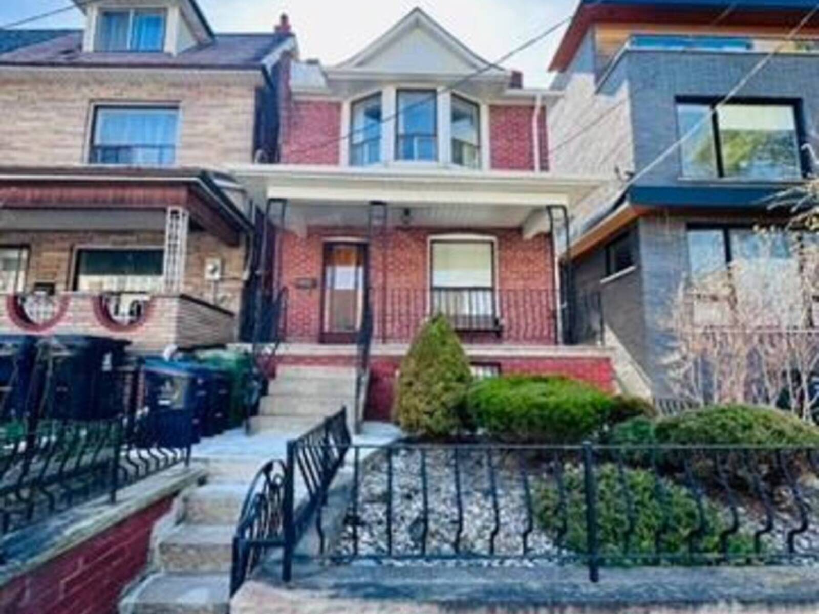 382 ROXTON ROAD, Toronto, Ontario M6G 3R2