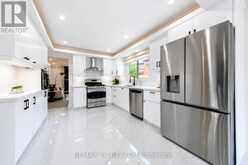 4 SIMMONS CRESCENT | Aurora Ontario | Slide Image Twelve