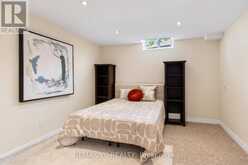 4 SIMMONS CRESCENT | Aurora Ontario | Slide Image Thirty-one