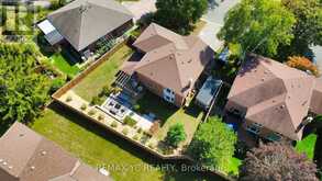 4 SIMMONS CRESCENT | Aurora Ontario | Slide Image Forty-three