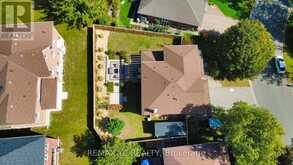 4 SIMMONS CRESCENT | Aurora Ontario | Slide Image Forty-four