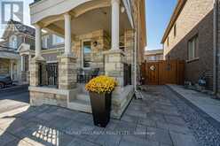 29 NESS DRIVE | Richmond Hill Ontario | Slide Image Three