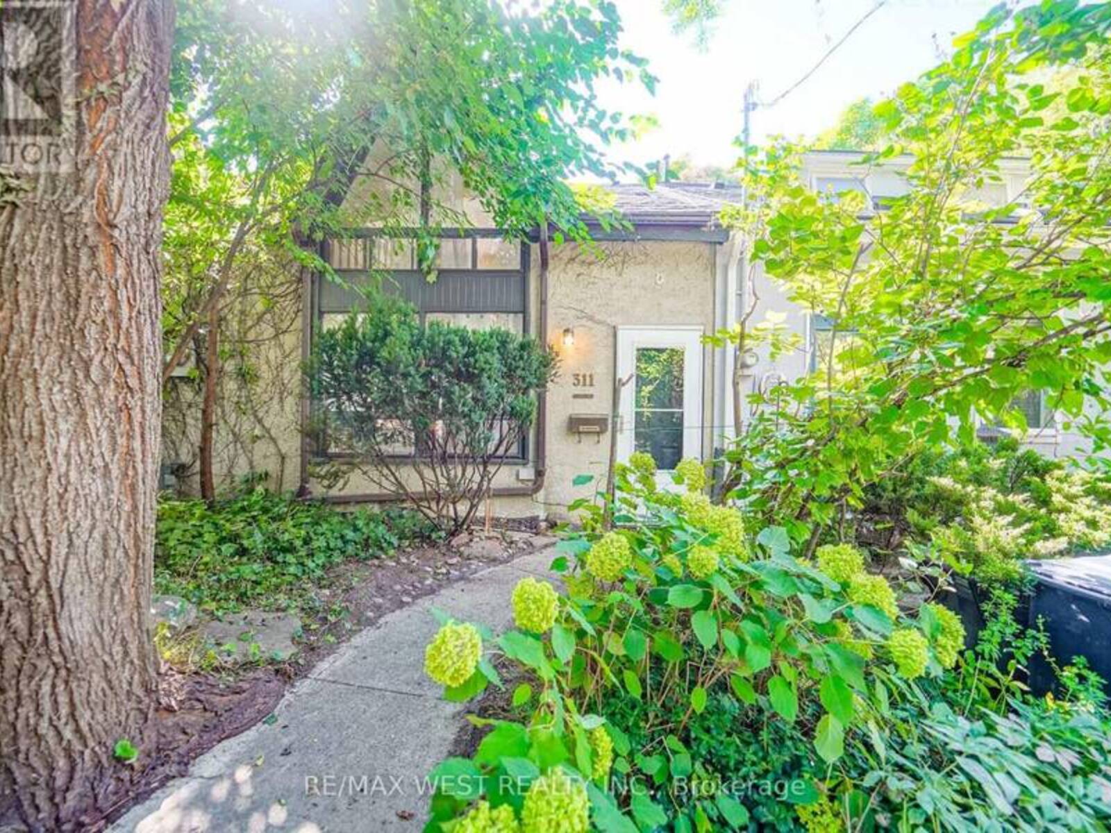 311 WELLESLEY STREET E, Toronto, Ontario M4X 1H2