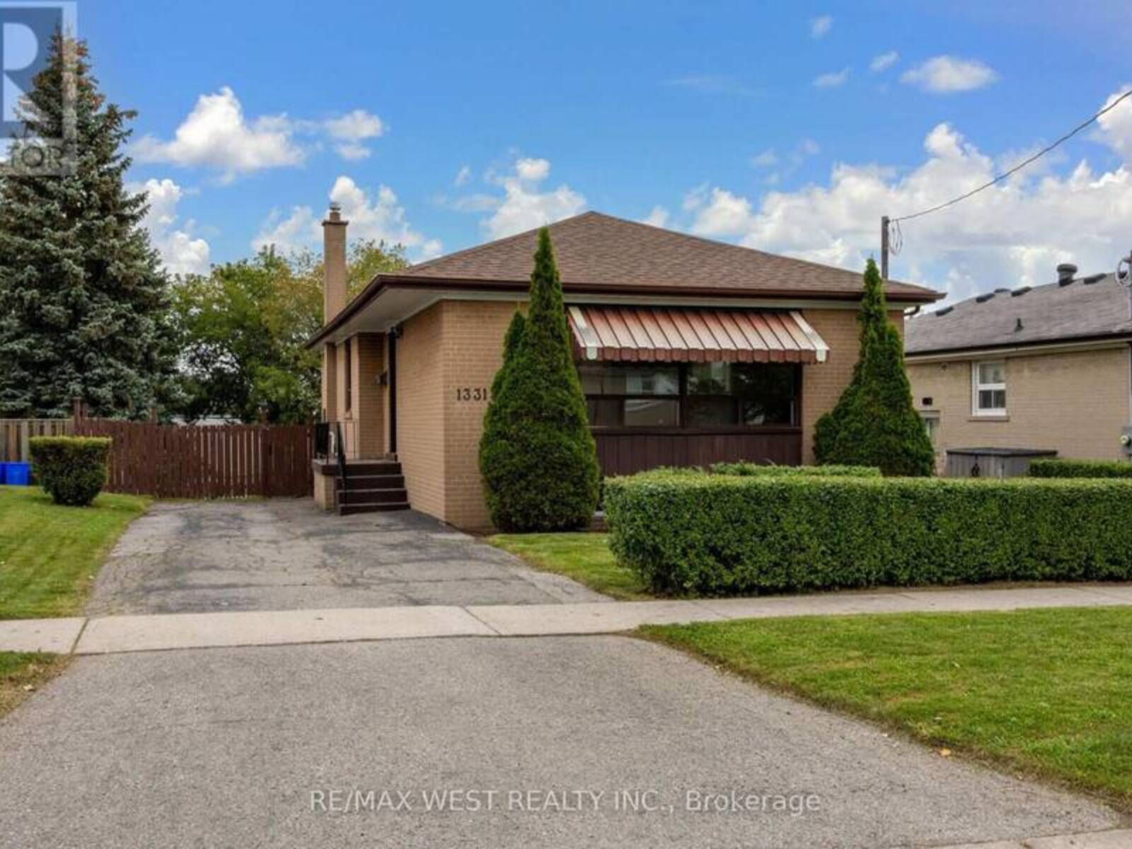 1331 SHARBOT STREET, Oshawa, Ontario L1J 1K1