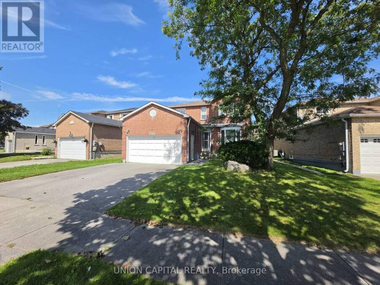 2363 STRATHMORE CRESCENT, Pickering, Ontario L1X 2H3