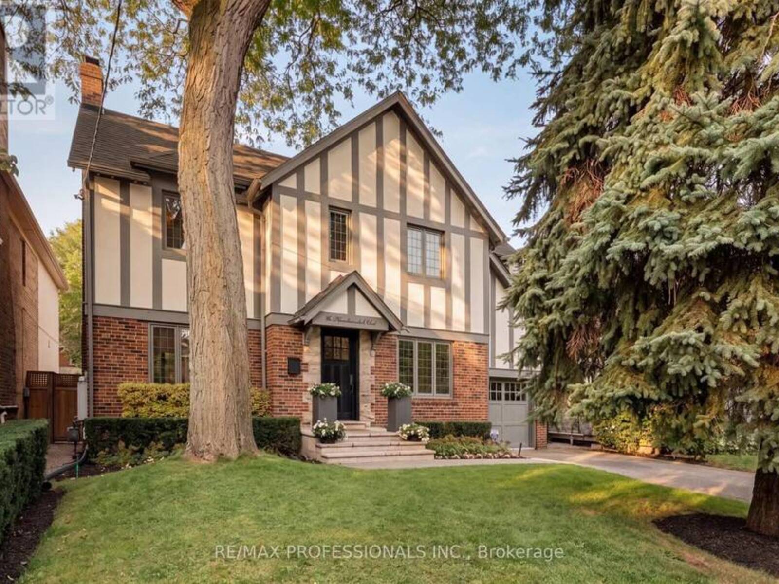 80 HUMBERVALE BOULEVARD, Toronto, Ontario M8Y 3P4
