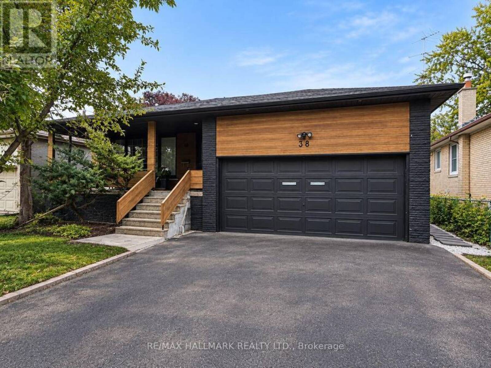 38 CAVOTTI CRESCENT, Toronto, Ontario M3H 4V1