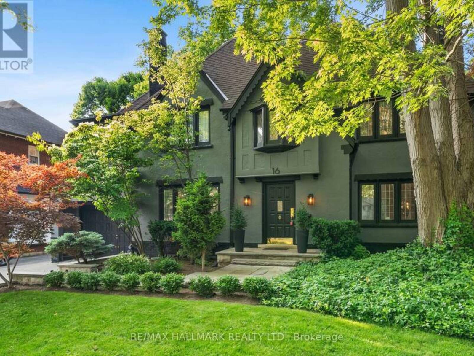 16 ELDERWOOD DRIVE, Toronto, Ontario M5P 1W5