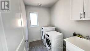 102 FRANK KELLY DRIVE | East Gwillimbury Ontario | Slide Image Thirty-seven