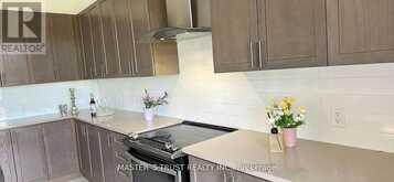102 FRANK KELLY DRIVE | East Gwillimbury Ontario | Slide Image Five