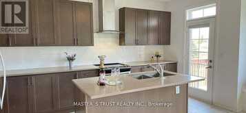 102 FRANK KELLY DRIVE | East Gwillimbury Ontario | Slide Image Six