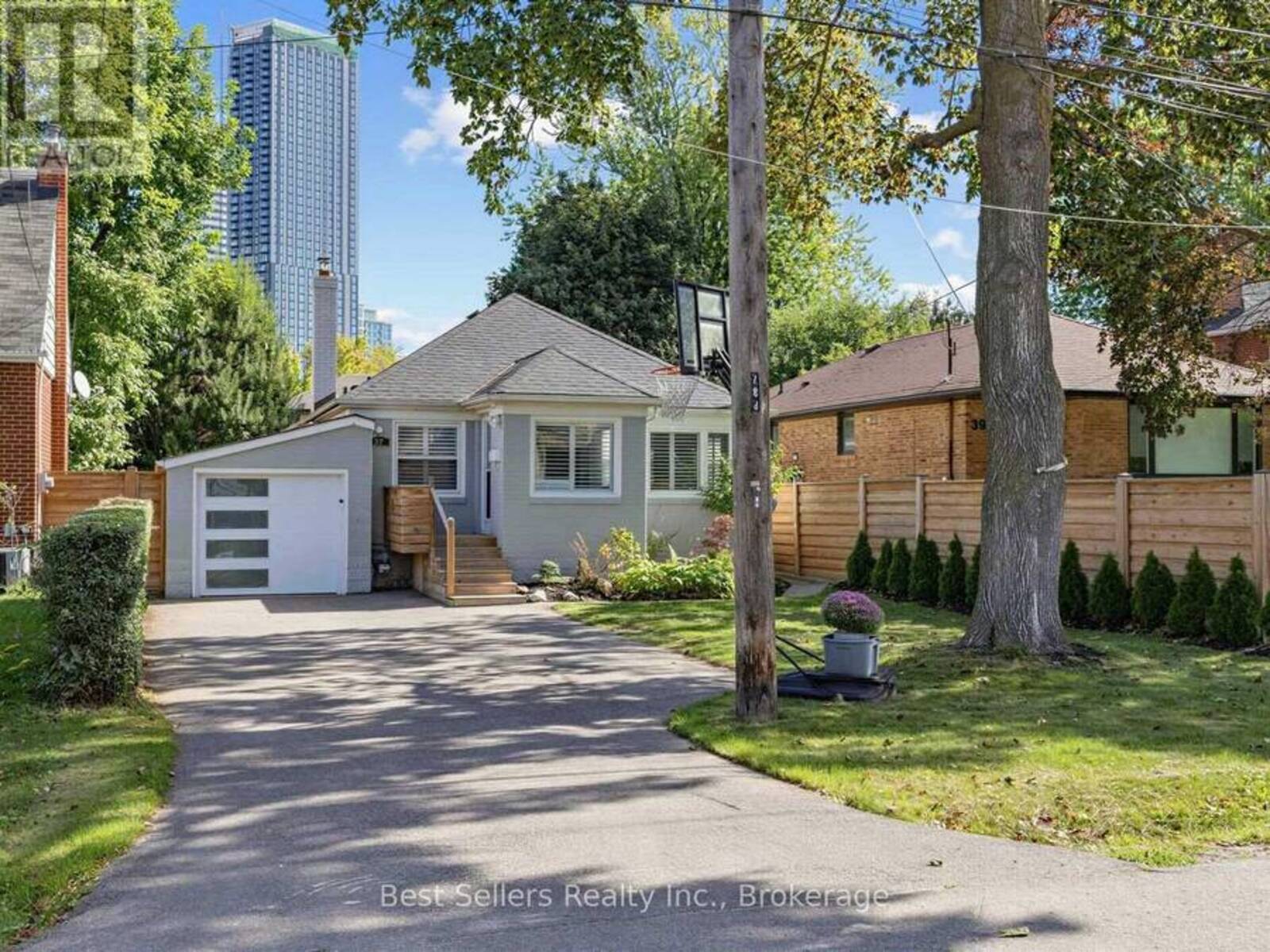37 WILMAR ROAD, Toronto, Ontario M9B 3R8