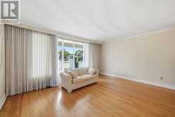 35 NORFIELD CRESCENT | Toronto Ontario | Slide Image Thirteen