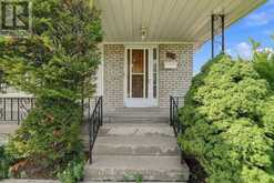 35 NORFIELD CRESCENT | Toronto Ontario | Slide Image Four