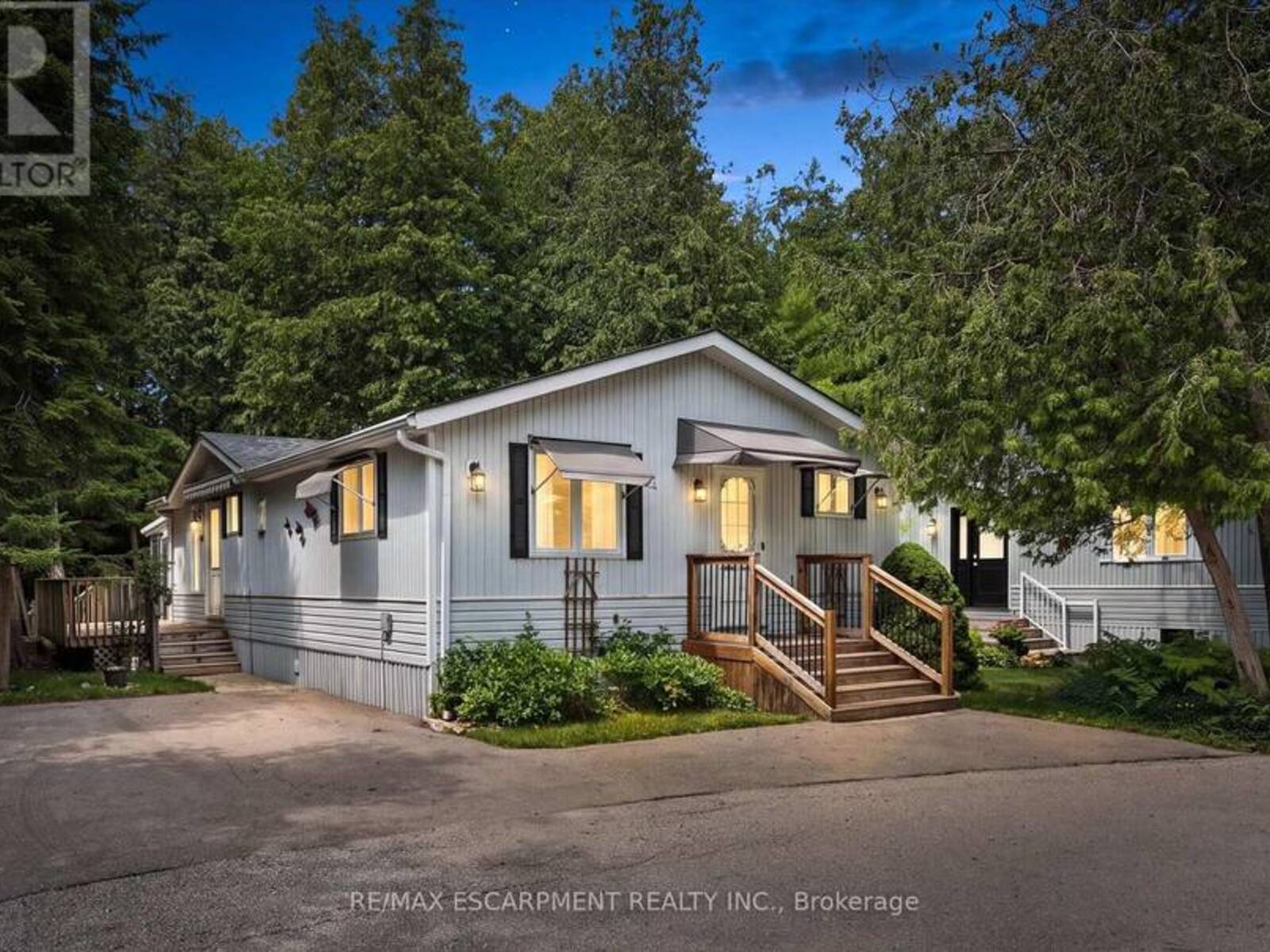 4 SPRUCE AVENUE, Guelph, Ontario N1H 6H9