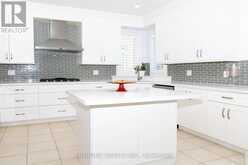 72 BRASS DRIVE | Richmond Hill Ontario | Slide Image Twelve
