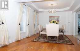 72 BRASS DRIVE | Richmond Hill Ontario | Slide Image Nine