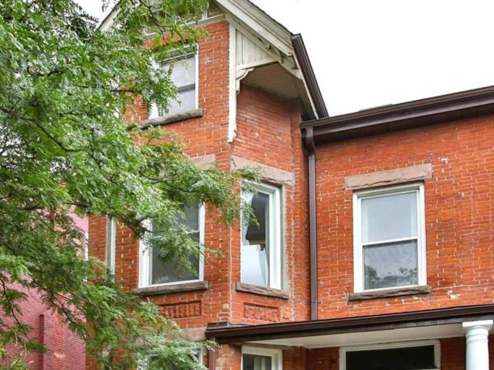 9 BORDEN STREET, Toronto, Ontario M5S 2M8