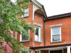 9 BORDEN STREET Toronto Ontario, M5S 2M8