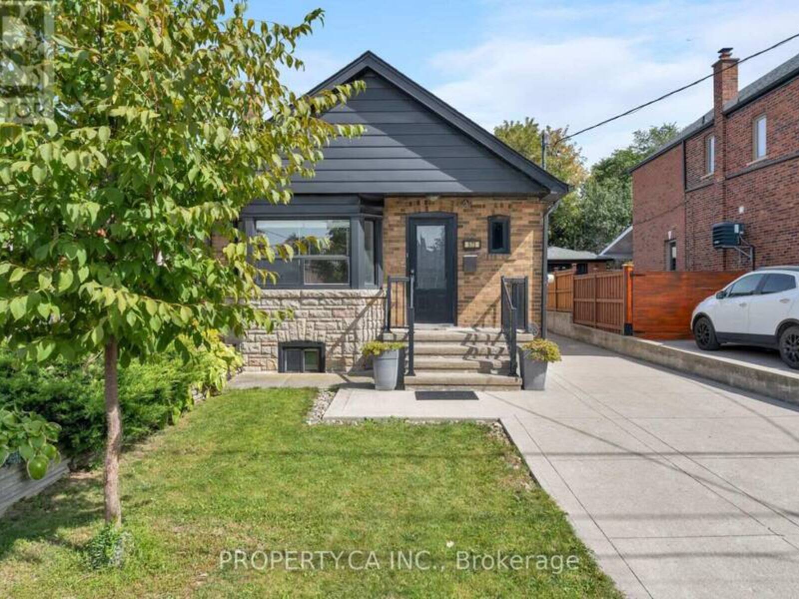 573 NORTHCLIFFE BOULEVARD, Toronto, Ontario M6E 3L6