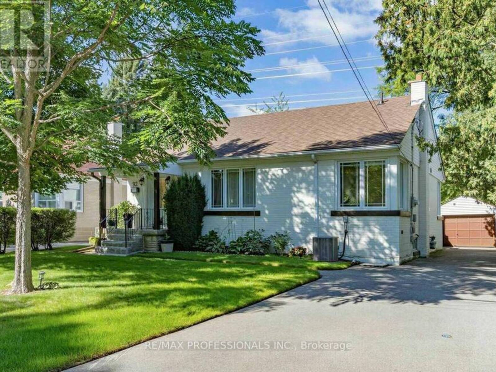 92 WESTROSE AVENUE, Toronto, Ontario M8X 2A3