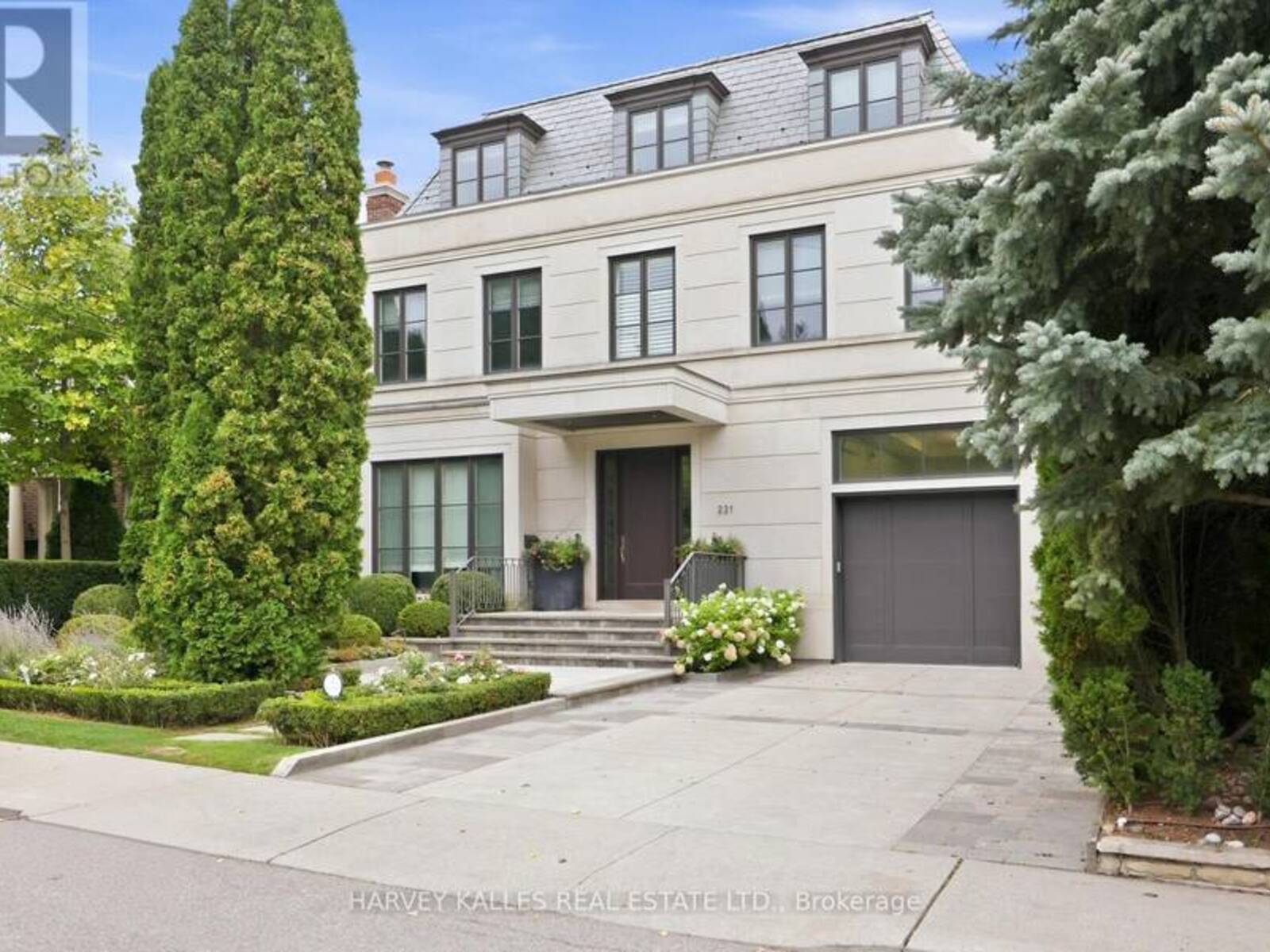 221 DUNVEGAN ROAD, Toronto, Ontario M5P 2P3