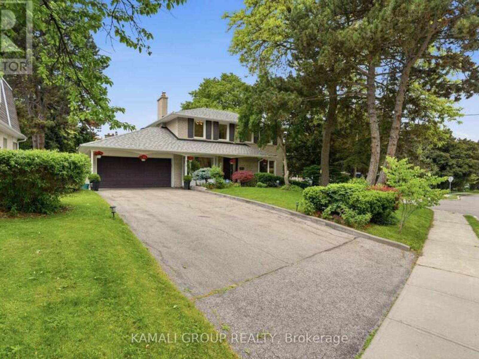 30 BLUE RIDGE ROAD, Toronto, Ontario M2K 1R7