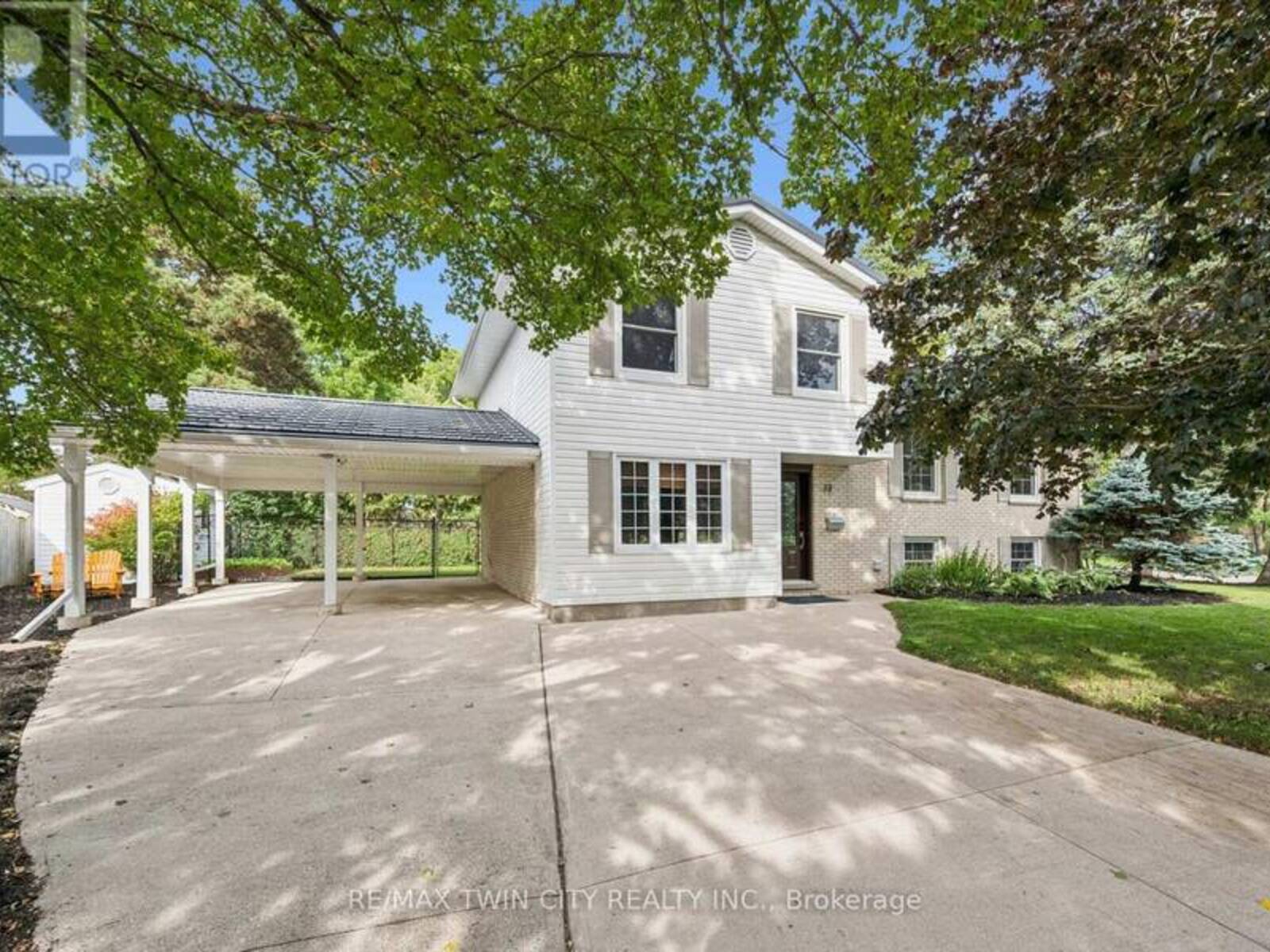 58 BRADLEY DRIVE, Kitchener, Ontario N2A 1K5