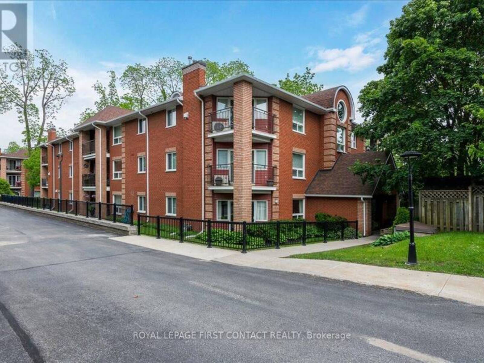 102 - 131 CLAPPERTON STREET, Barrie, Ontario L4M 3G3